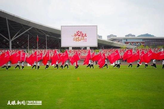 何炅在影片中饰演于秋的上司阿占，风衣礼帽加方框眼镜的绅士造型反衬出人物沉着冷静的性格，他对消灭罪恶有着近乎洁癖的执着，是于秋最值得信赖的支持者